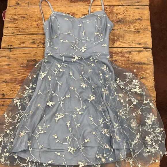 Grad Dress - Picture 8 of 12